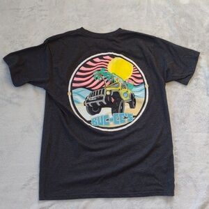 Buc-ee's Charcoal Gray Short Sleeve Shirt with Beach Graphic Size Large